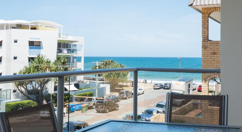 Merrima Court Holiday Apartments Kings Beach Balcony