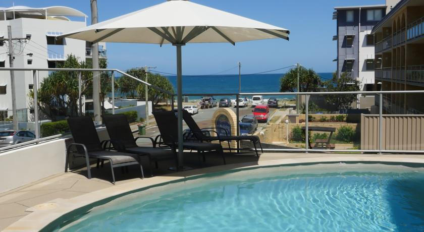 Merrima Court Holiday Apartments Kings Beach Pool