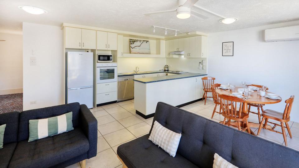 Unit 11 Kings Beach Caloundra Accommodation 3a