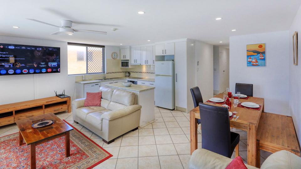 Unit 5 Kings Beach Caloundra Accommodation 2a