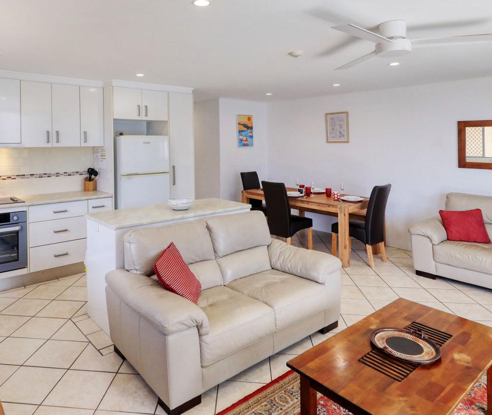 Unit 5 Kings Beach Caloundra Accommodation 3a