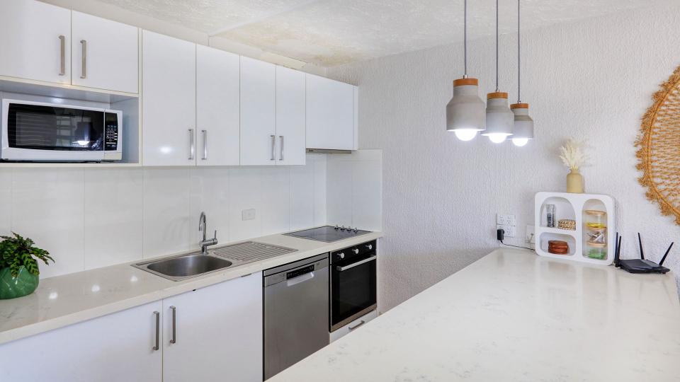 Unit 6 Kings Beach Caloundra Accommodation 3a