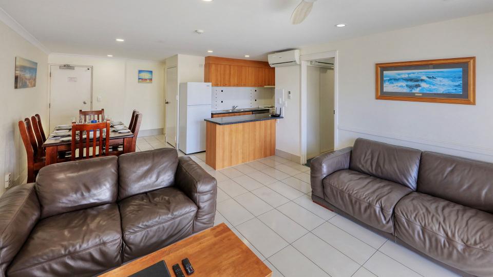 Unit 13 Kings Beach Caloundra Accommodation 4a
